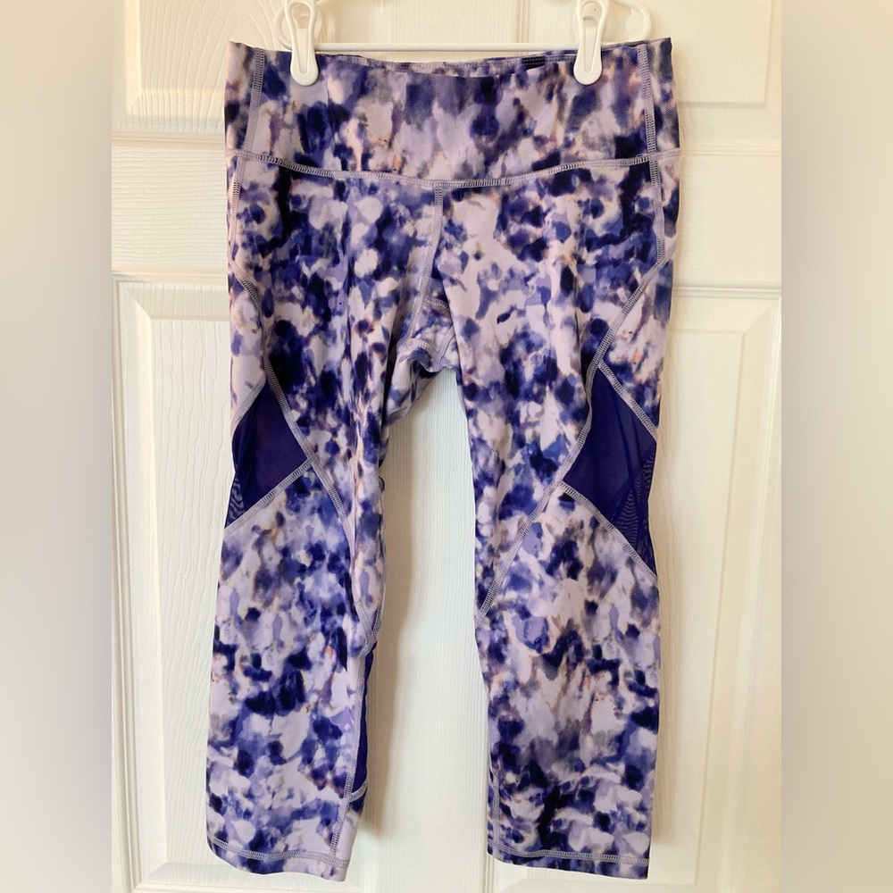 Old Navy Active cropped athletic pants with mesh inserts purple Size M